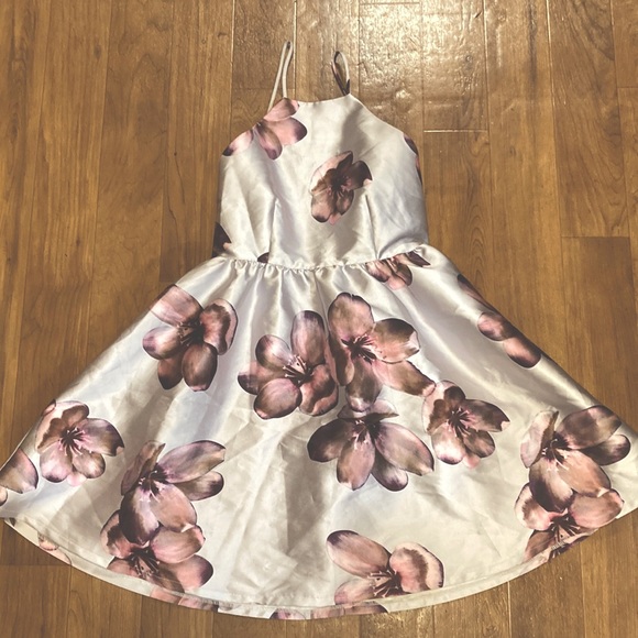 Lulu’s Backless Floral Print Dress With Pockets - Picture 4 of 9